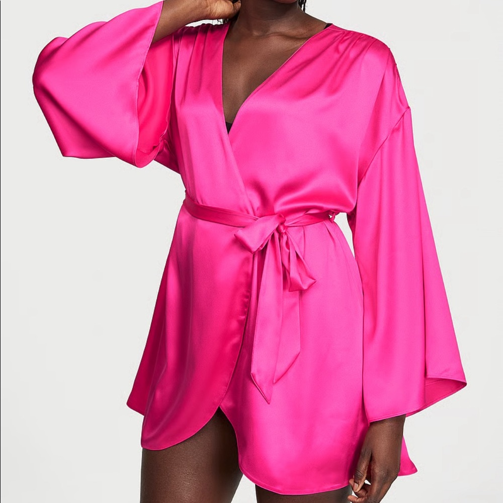 COPY - VICTORIA'S SECRET m/l HOT PINK Satin Short Wrap Robe